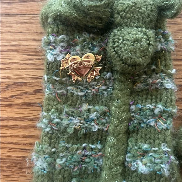 Betsey Johnson Green Winter Gloves - Picture 2 of 9